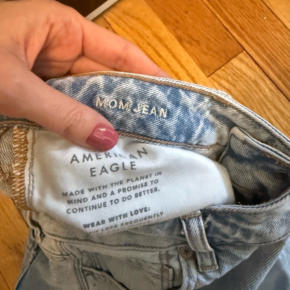 American Eagle Outfitters Mom Jeans High Rise Light Blue Jeans - Picture 6 of 6